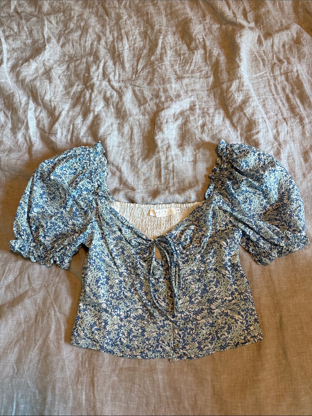 Astr Blue Floral Puff-Sleeve Tie-Front Crop Top